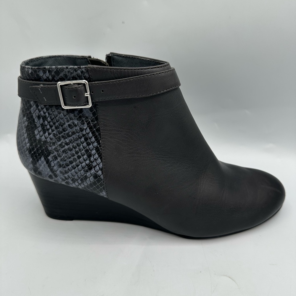 Vionic Boots Womens 8.5 Shasta Ankle Bootie Gray Snake Print Wedge Heels - Picture 3 of 12